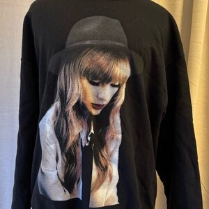 Taylor Swift Beautiful Tragic Love Affair Black Crewneck Sweatshirt Red TV Sz L